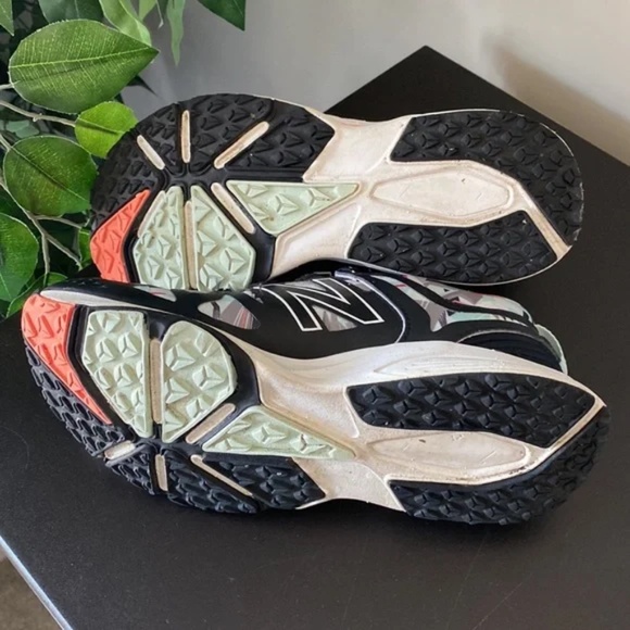 New Balance x Sweaty Betty Vazee Agility Runners - Picture 10 of 15